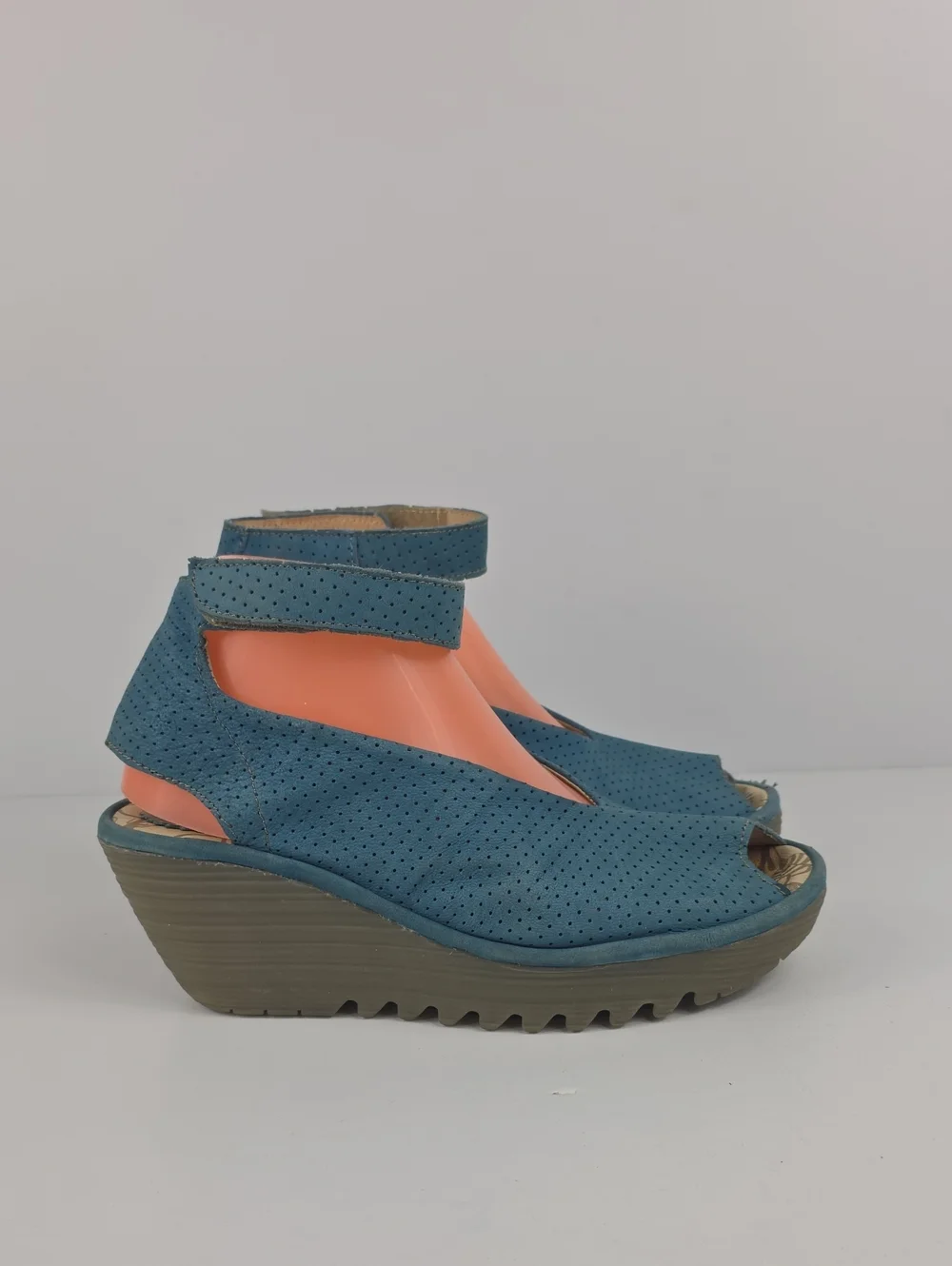 Fly London Yala Perfored Leather Women's Wedge Size EU 38 - US 7.5
